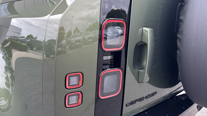 Land Rover Defender 3.0 D250 X-Dynamic HSE 90 3dr Auto Diesel Estate - Image 19